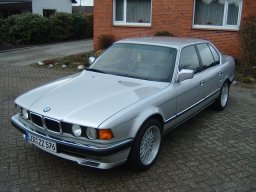 BMW 750i E32